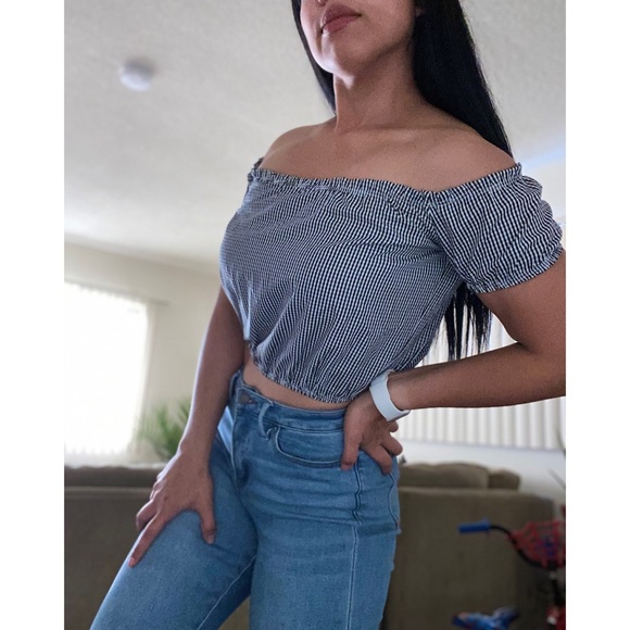 Crop top - Picture 2 of 5